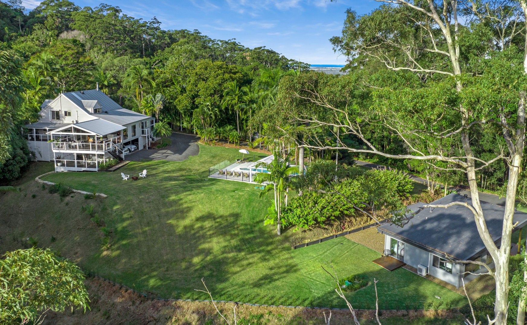 7 bedrooms House in 18 Island View Court BUDERIM QLD, 4556