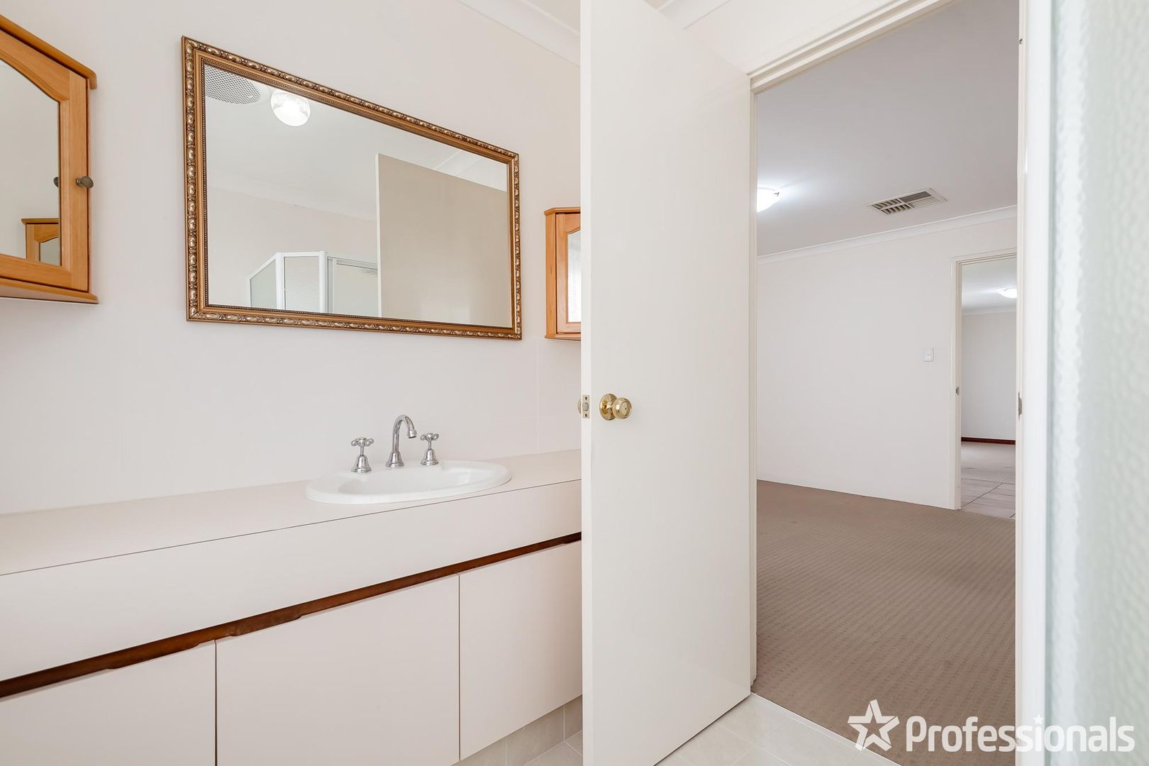 9 Lisbon Court, Parkwood WA 6147, Image 2