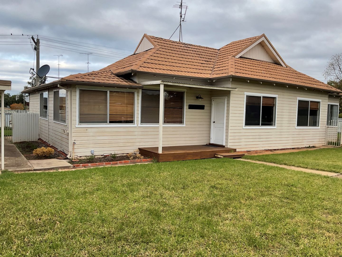 22 Coolibah Street, Leeton NSW 2705 House For Rent 480 Domain