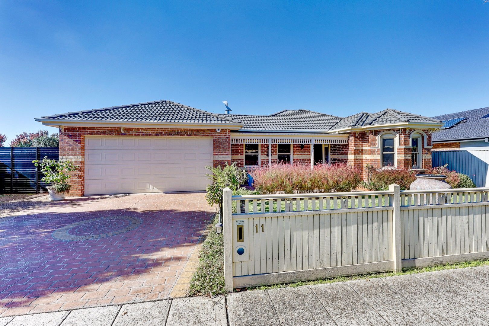 11 Bay Meadow Green, Craigieburn VIC 3064, Image 2