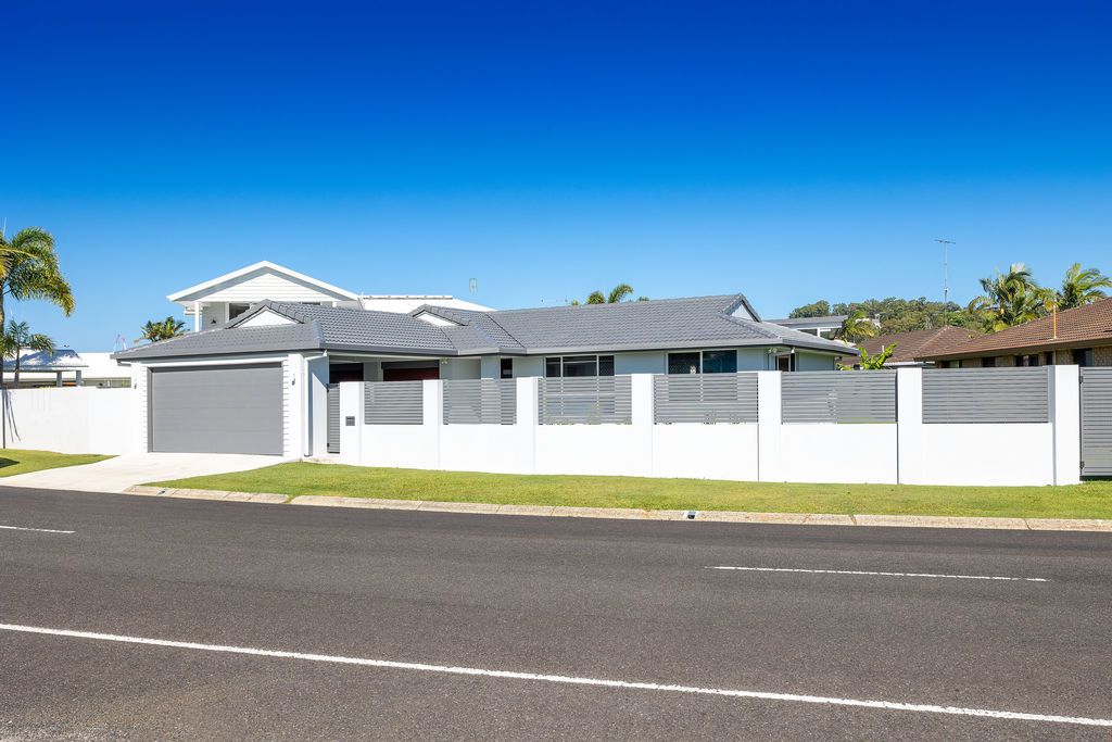 3 bedrooms House in 173 Acanthus Ave BURLEIGH WATERS QLD, 4220