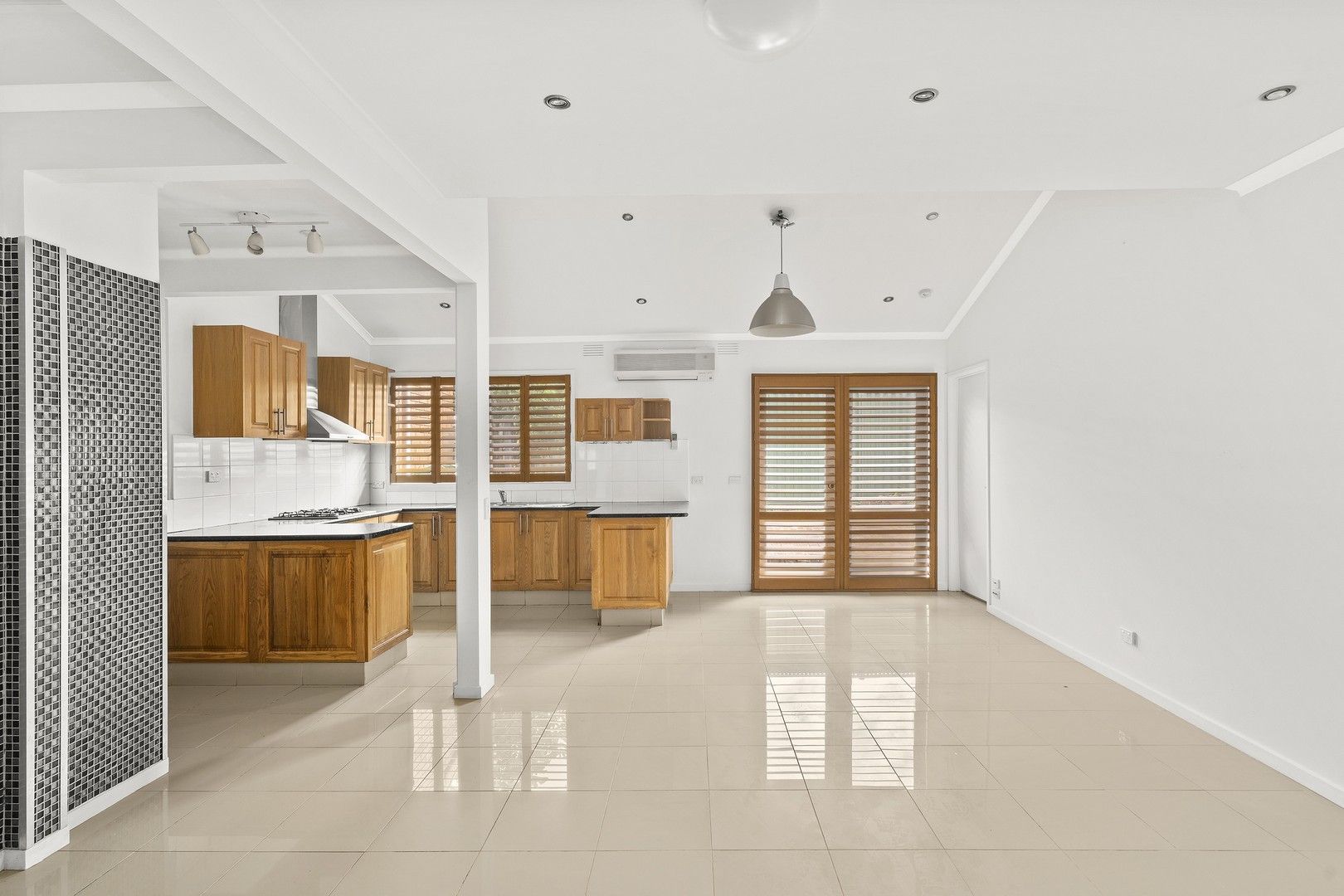 4 bedrooms House in 19 Park Street ABBOTSFORD VIC, 3067