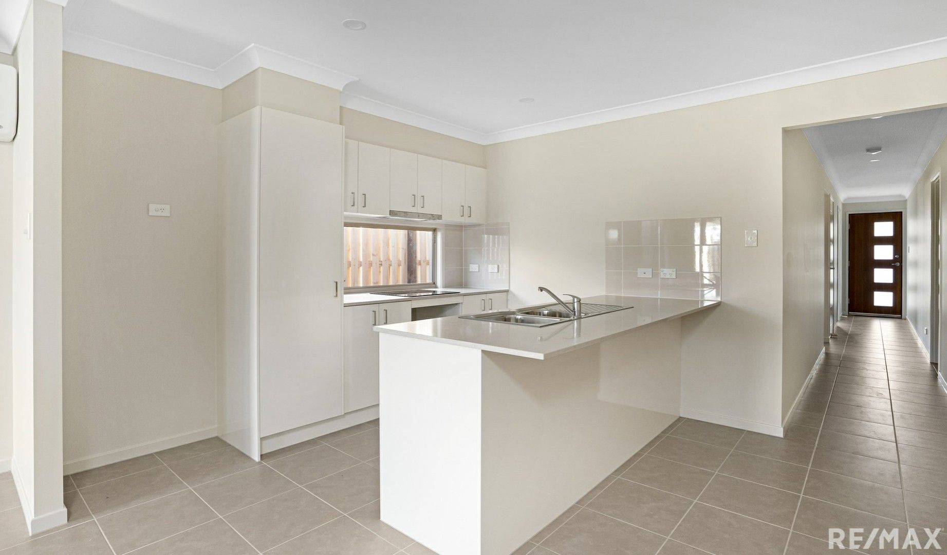 3 bedrooms House in 1/10 Haystack Close PARK RIDGE QLD, 4125