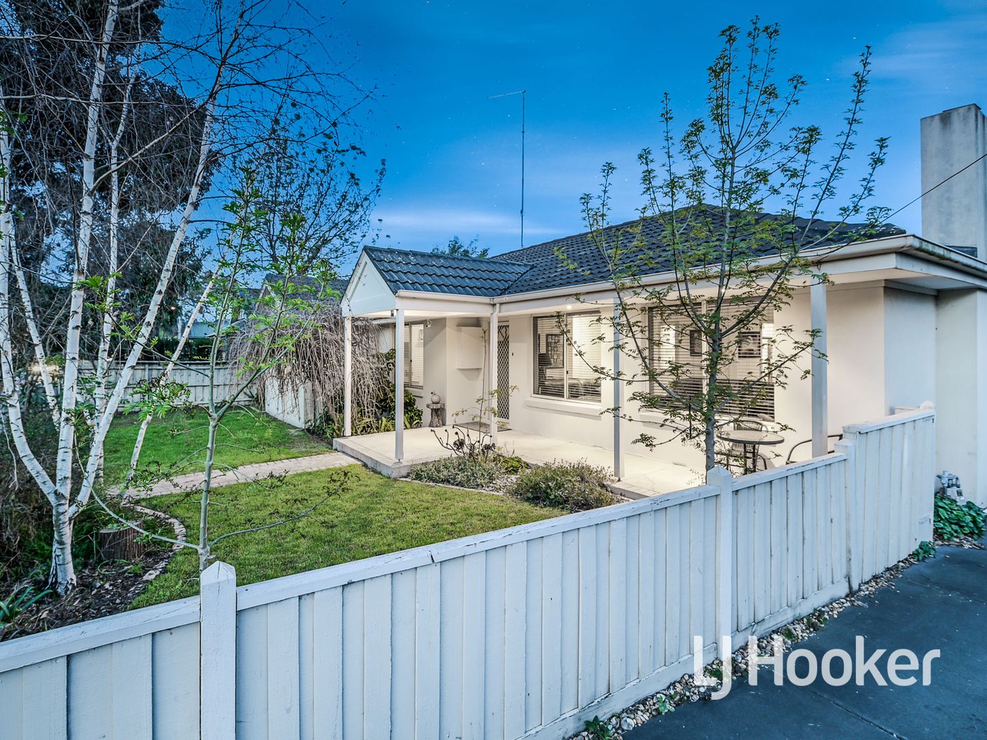 1/8 Manuka Road, Berwick VIC 3806, Image 1