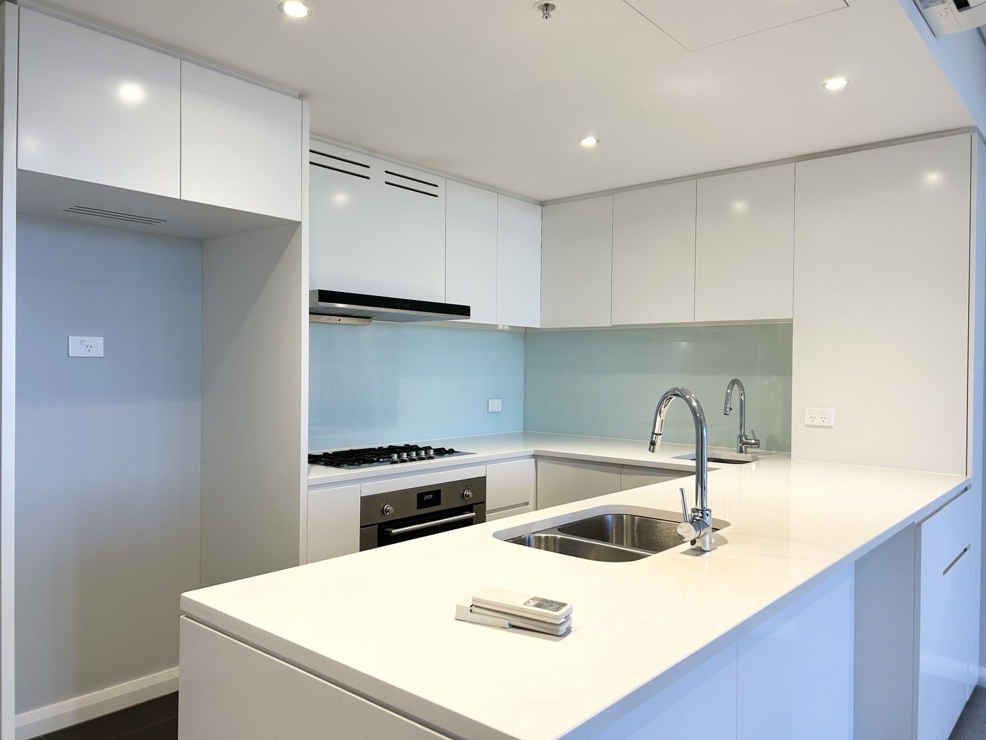 1 bedrooms Apartment / Unit / Flat in Level 17, 1711/2 Waterways Street WENTWORTH POINT NSW, 2127