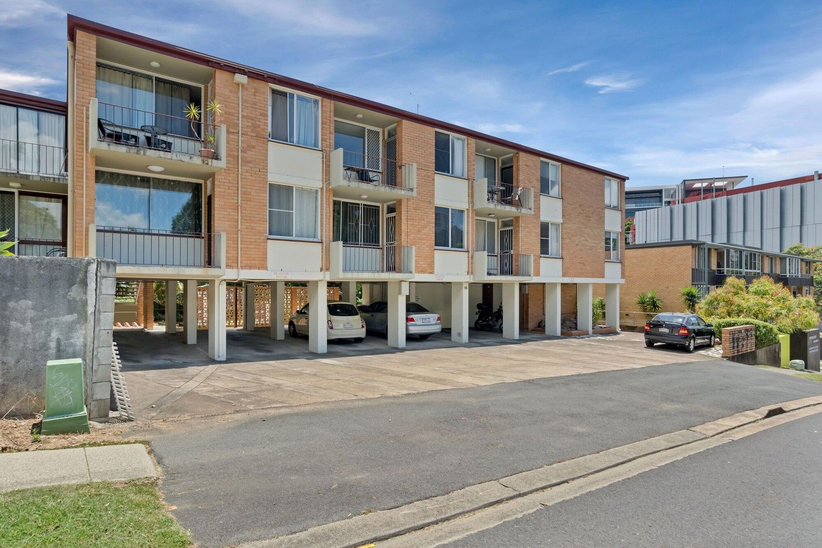 2 bedrooms Apartment / Unit / Flat in 2/16 Blamey Street KELVIN GROVE QLD, 4059