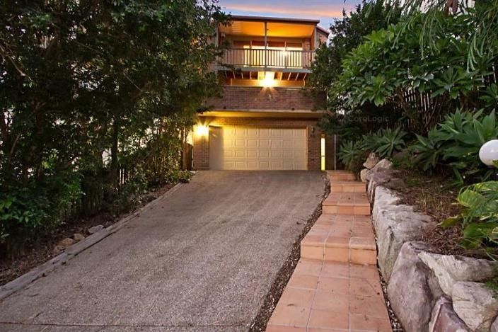 4 bedrooms House in 80 Orchard Terrace ST LUCIA QLD, 4067