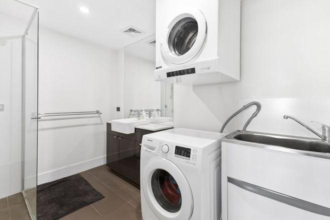 1704/67 Linton Street Kangaroo Point 4169 - Image 6