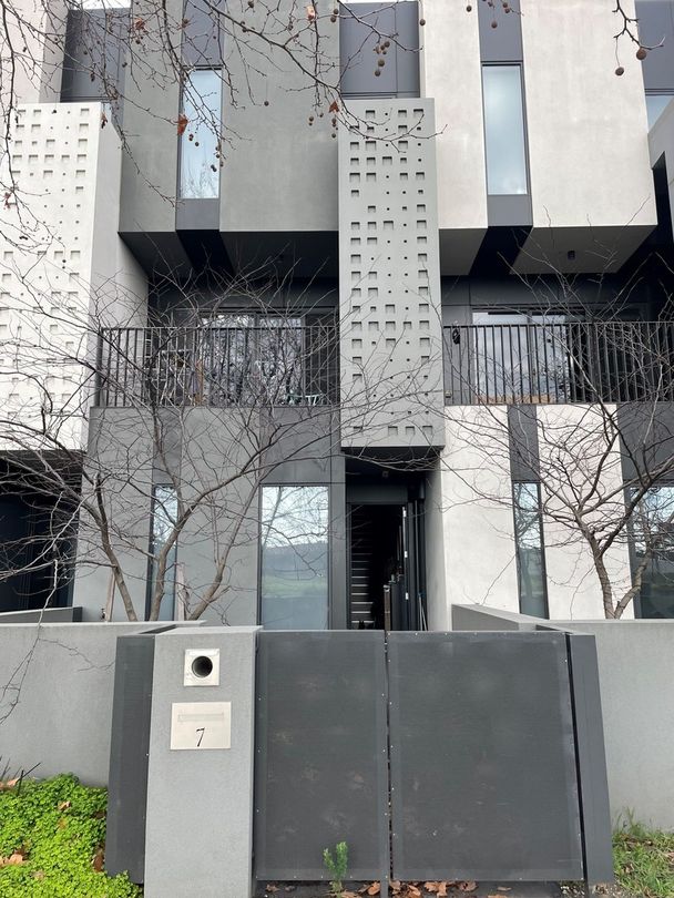 3 bedrooms Townhouse in 7/68 Cheltenham Road DANDENONG VIC, 3175