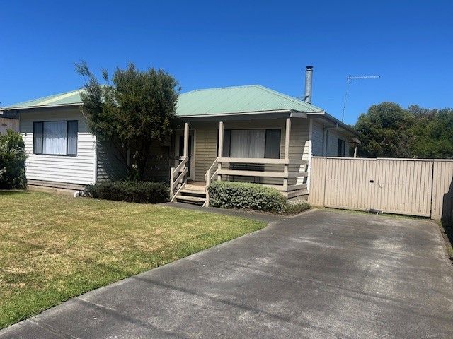 3 bedrooms House in 2 Pine Avenue COWES VIC, 3922