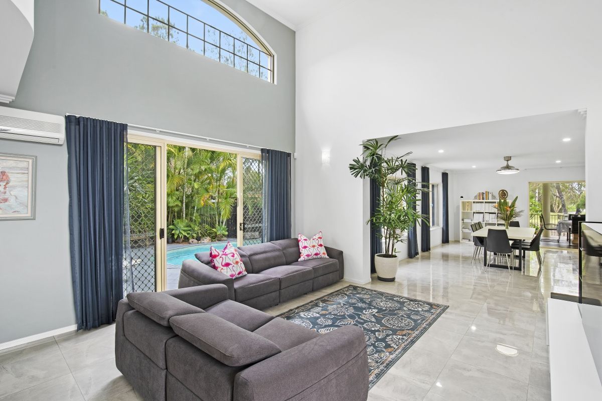 2 Sternway Place, Clear Island Waters QLD 4226, Image 2