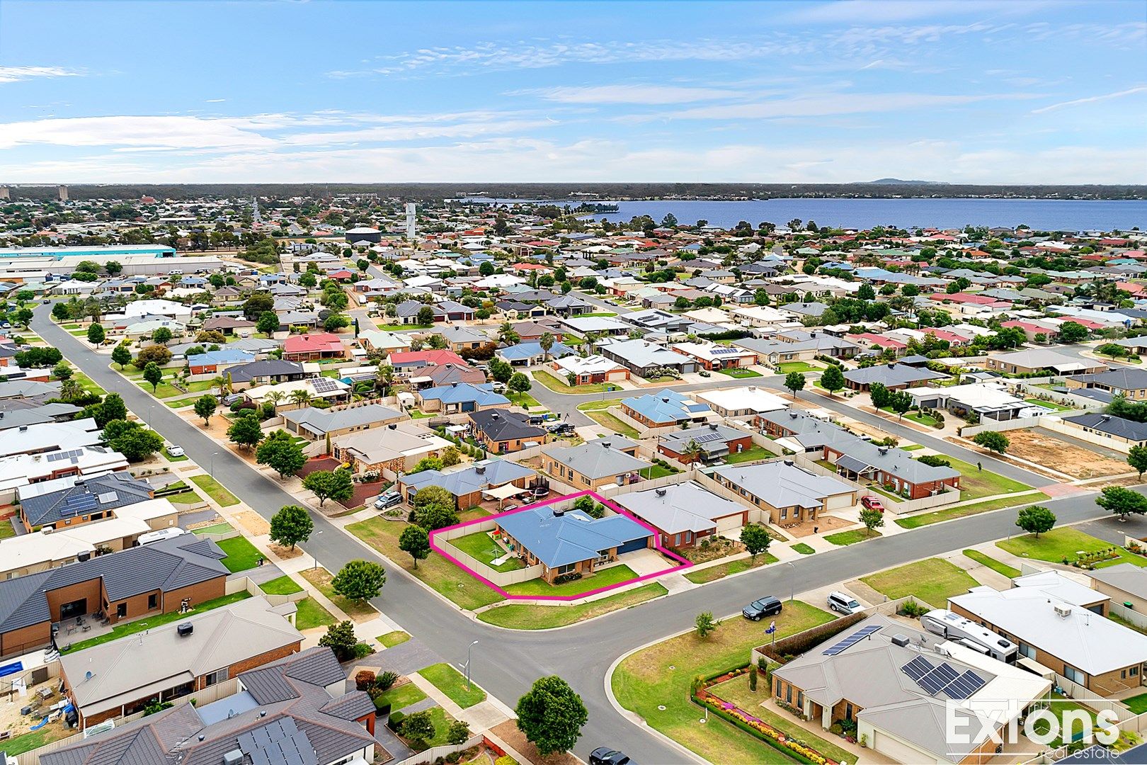 4 bedrooms House in 1A LA BAMBA DRIVE YARRAWONGA VIC, 3730