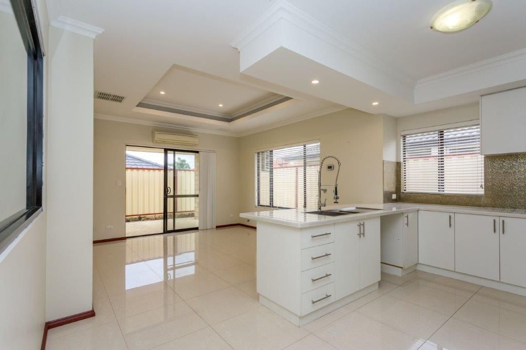 4 bedrooms House in 98 Dowitcher Loop GOSNELLS WA, 6110