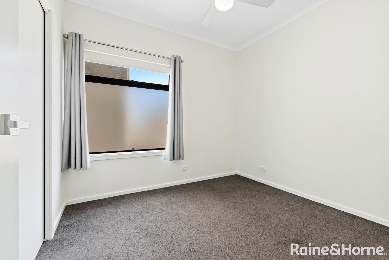 20 Greenview Place, Blakeview SA 5114, Image 2