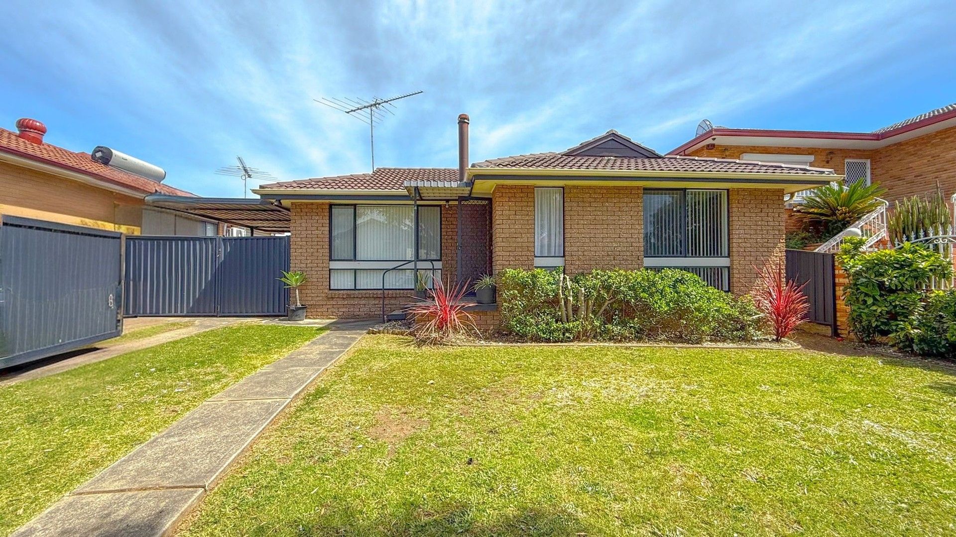 4 bedrooms House in 4 Canterbury Road ST JOHNS PARK NSW, 2176