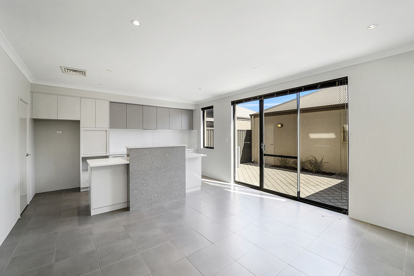 28 Lago Promenade, Aveley WA 6069, Image 2