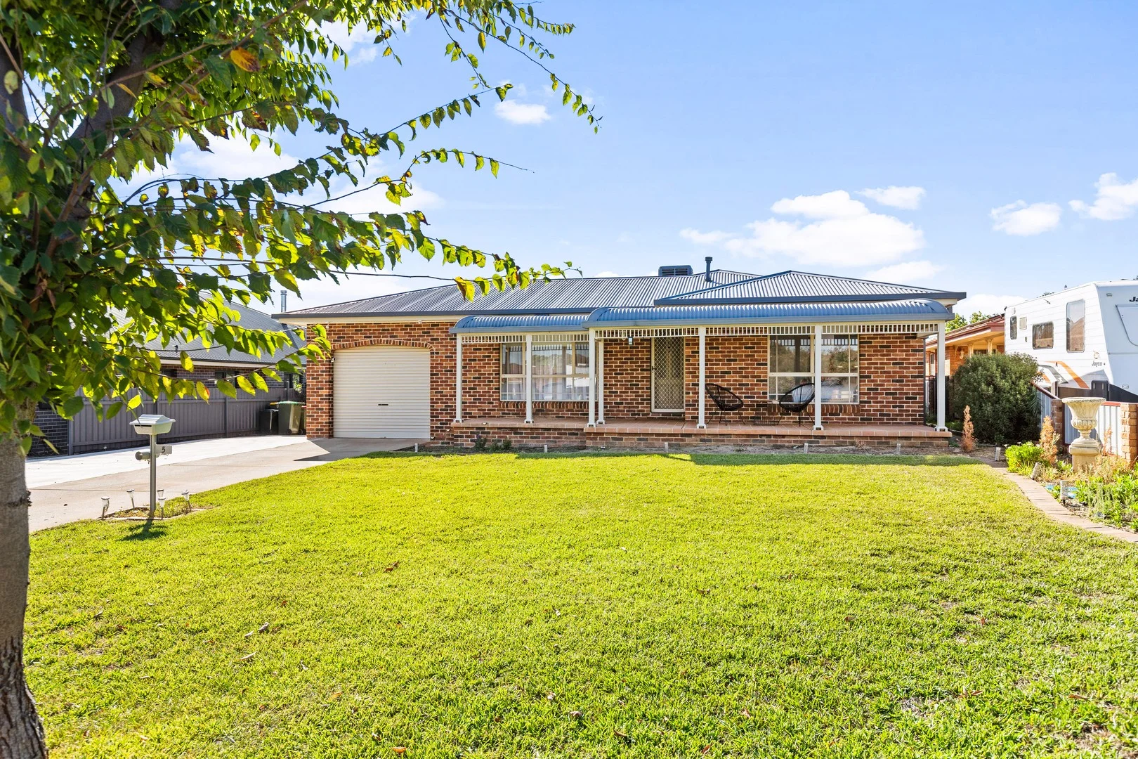 5 Nara Place, Glenfield Park NSW 2650