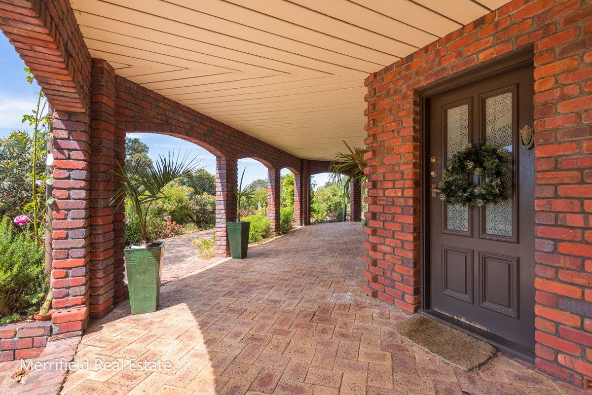 71 Diamond Street, Little Grove WA 6330, Image 2