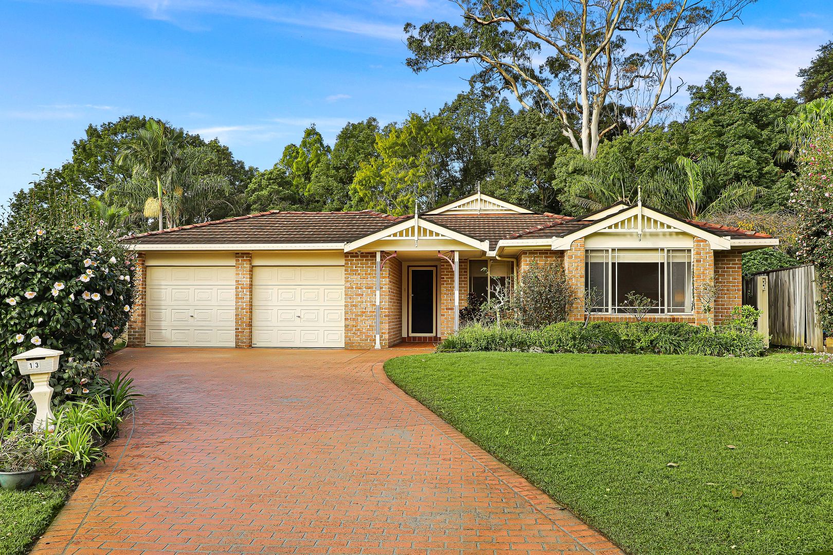 13 Donna Close, Lisarow Property History & Address Research Domain