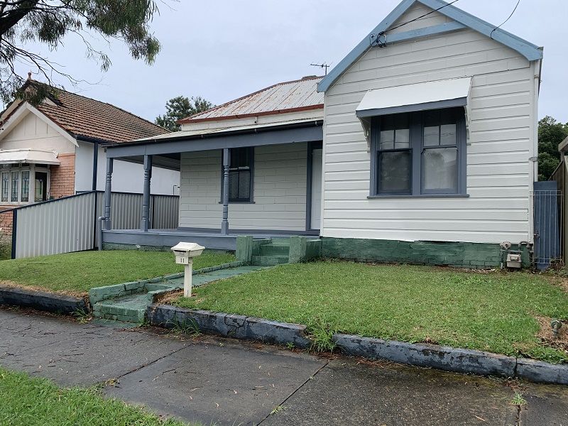 3 bedrooms House in 11 Henry Street CARLTON NSW, 2218