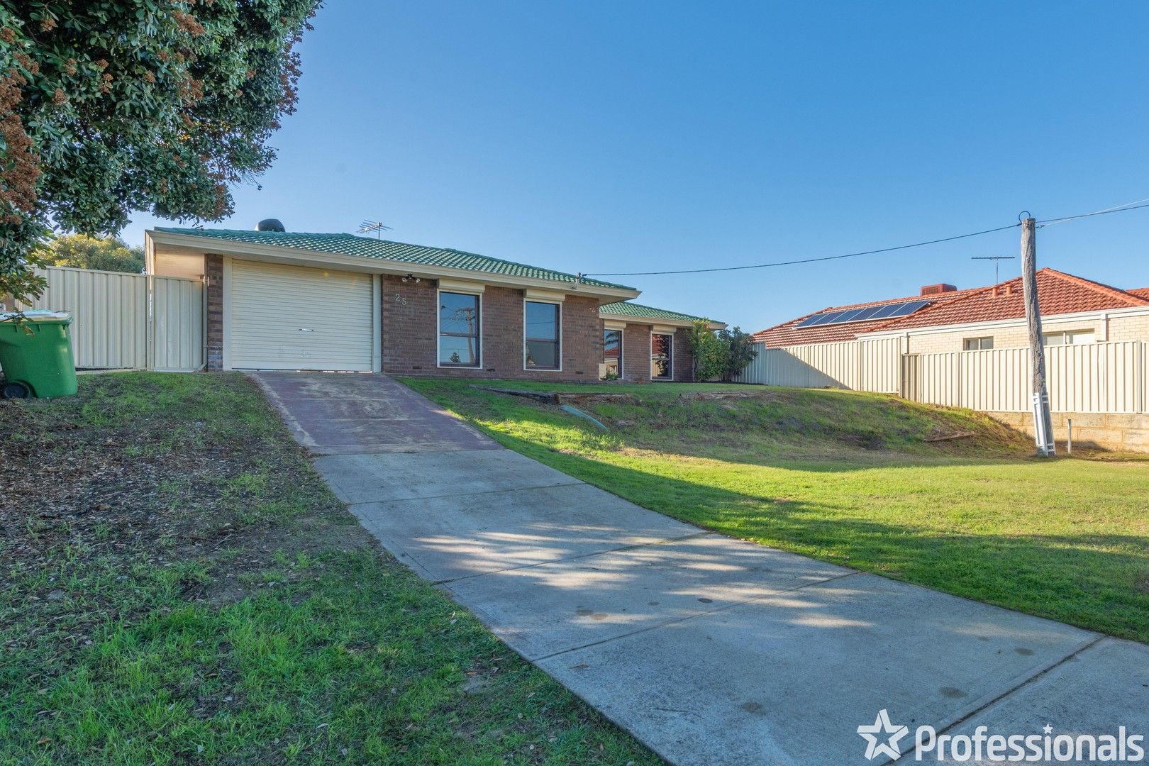 3 bedrooms House in 25 Bampton Way WARNBRO WA, 6169