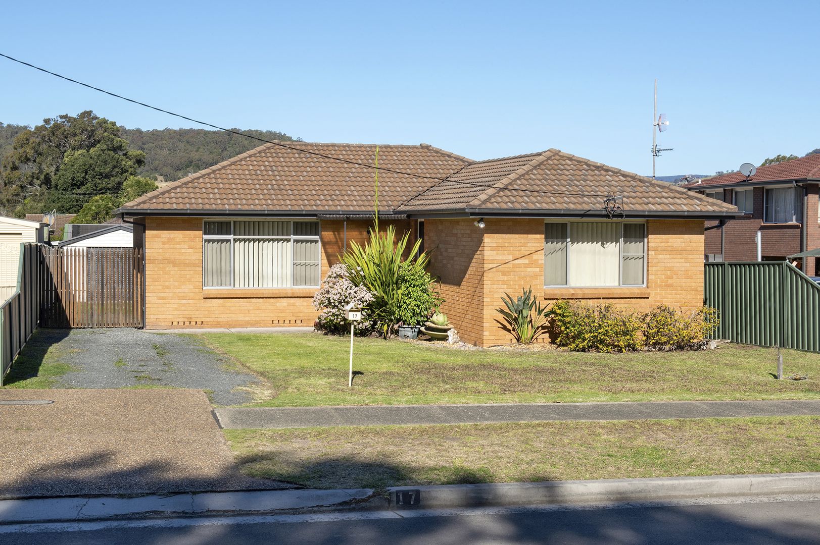 17 Tongarra Road, Albion Park Rail NSW 2527 House For