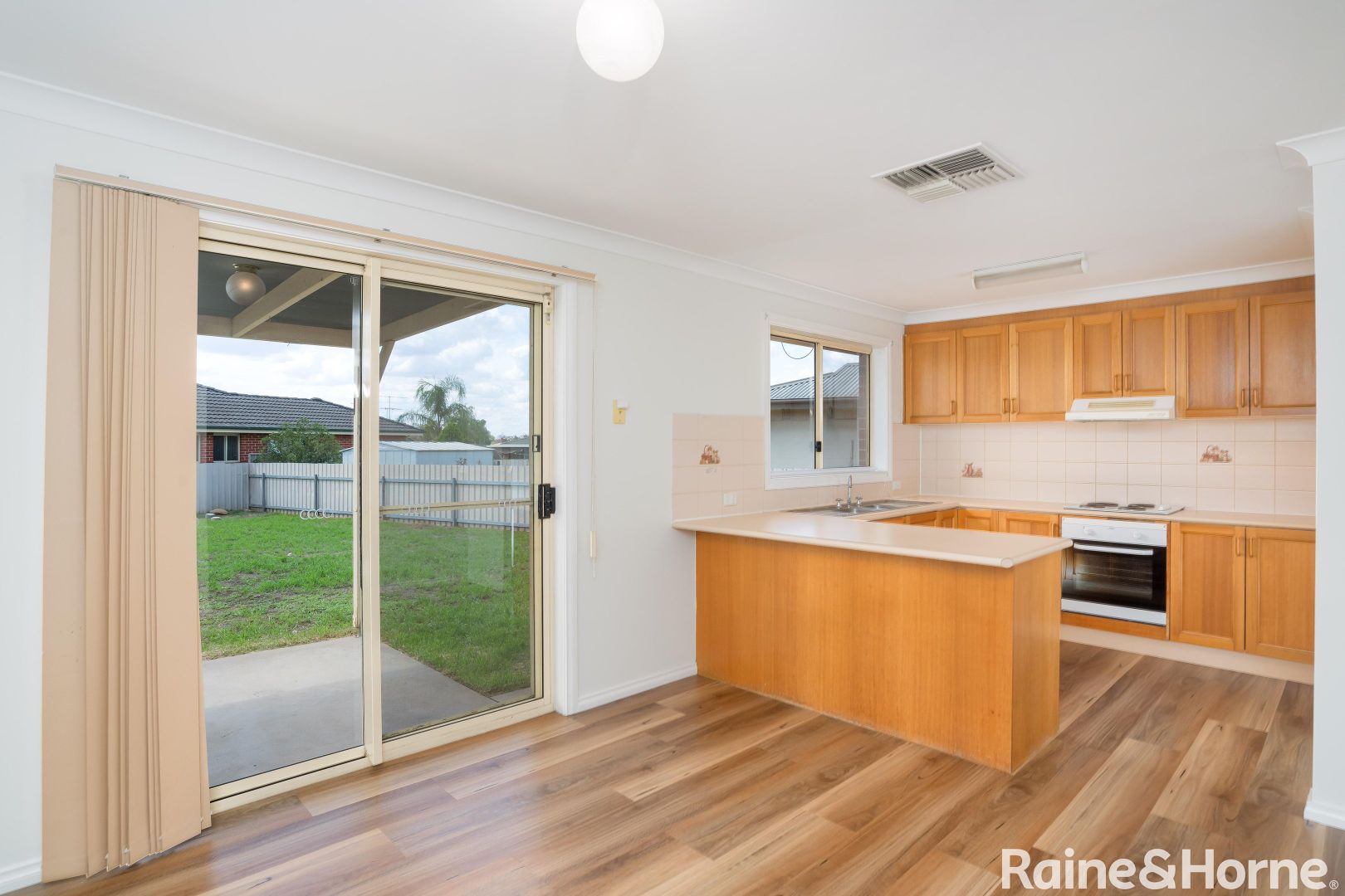 19 Yentoo Drive, Glenfield Park NSW 2650, Image 2