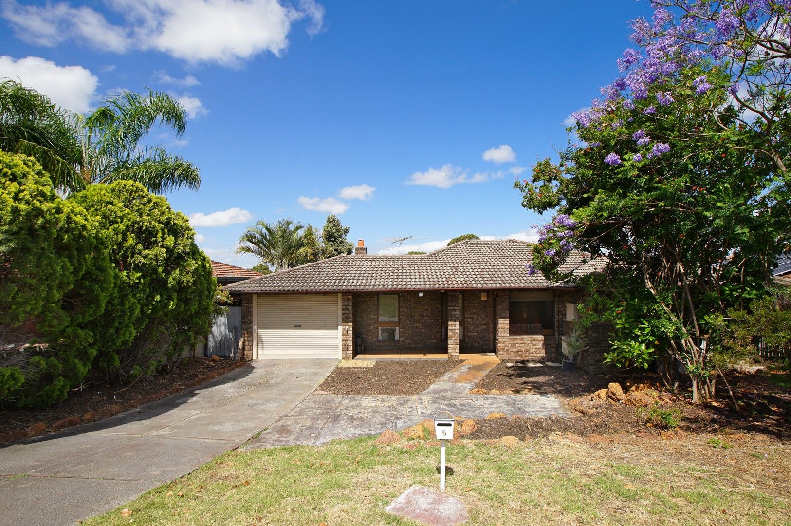 2 bedrooms House in 6 Davies Crescent KARDINYA WA, 6163