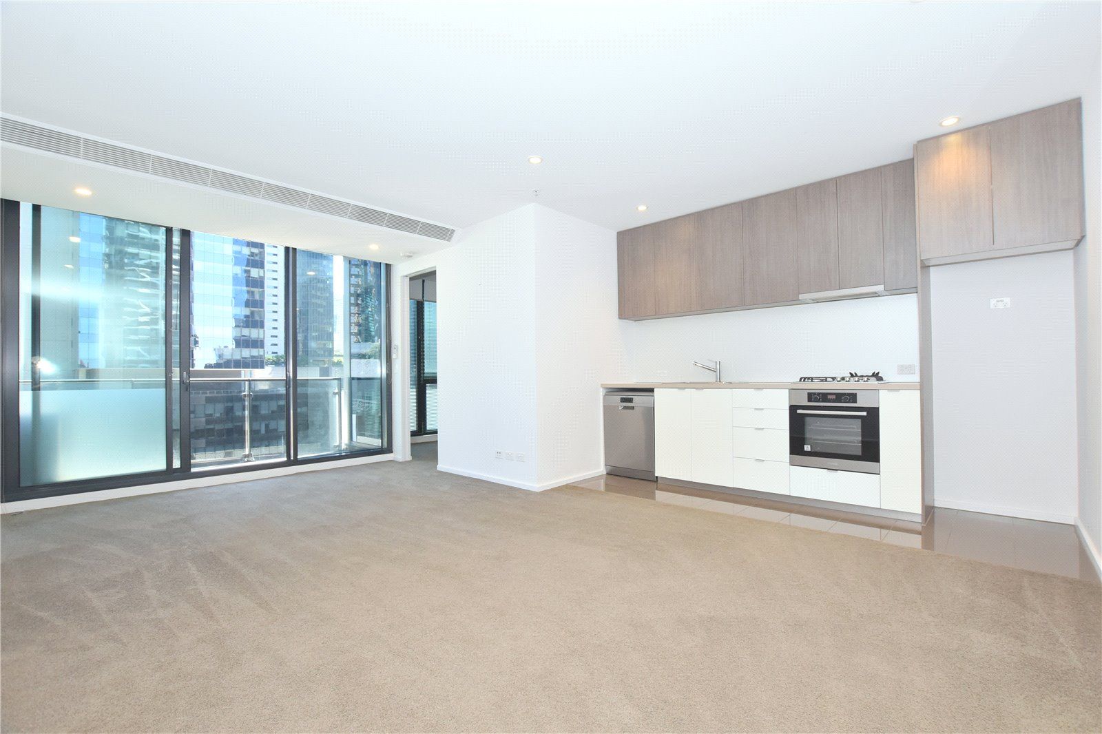 2 bedrooms Apartment / Unit / Flat in 1006/151 City Road SOUTHBANK VIC, 3006