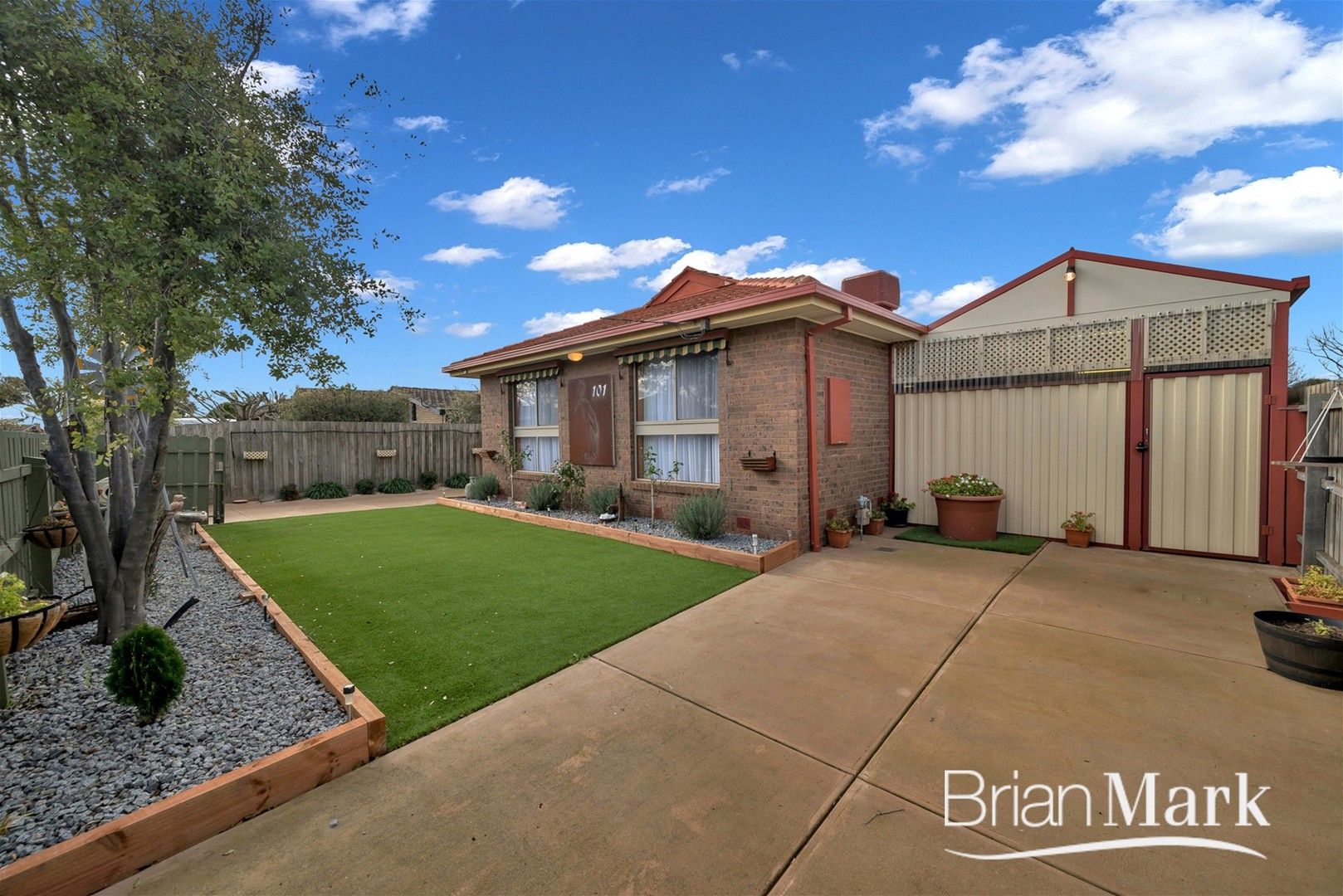 3 bedrooms House in 101 Feathertop Drive WYNDHAM VALE VIC, 3024