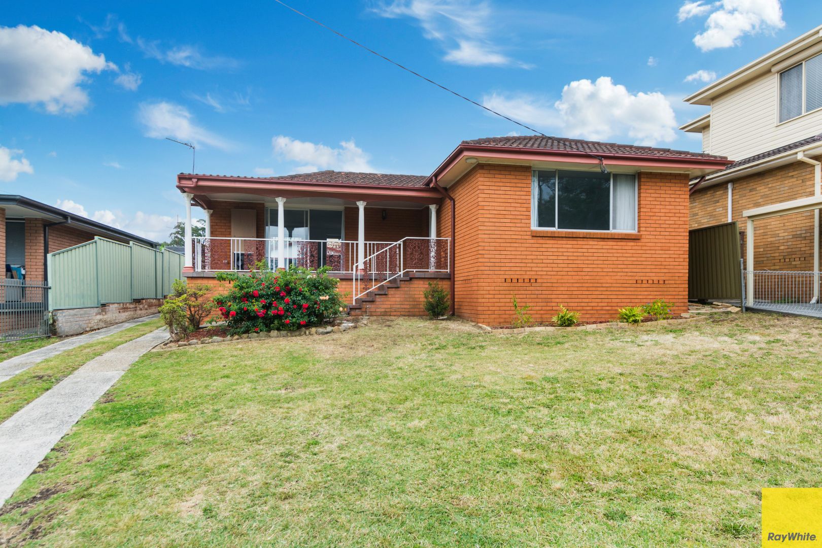 20 Lakeside Dr, Kanahooka NSW 2530 House For Rent 800 Domain