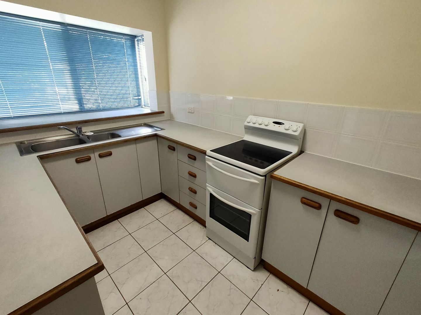 12/30 Springfield Crescent, Manoora QLD 4870 Apartment For Rent Domain