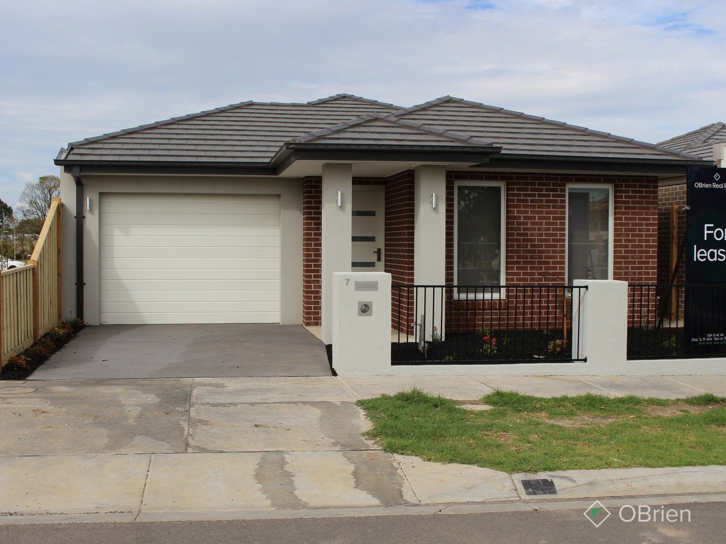 3 bedrooms House in 7 Ascot Park Drive PAKENHAM VIC, 3810