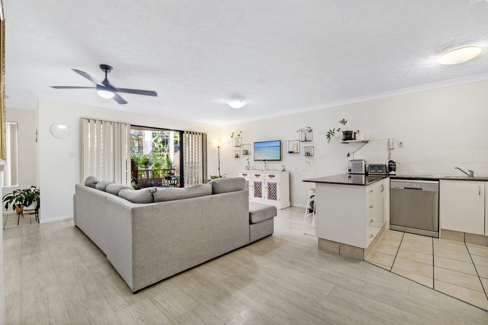 2 bedrooms Apartment / Unit / Flat in 2/61 North Street SOUTHPORT QLD, 4215