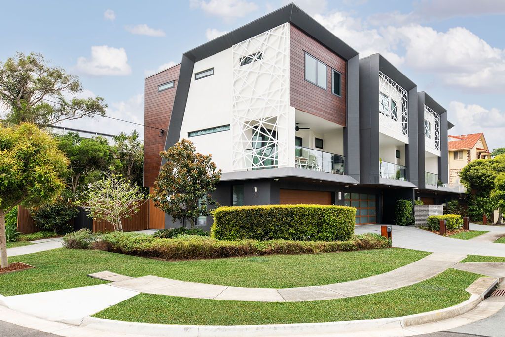3 bedrooms Townhouse in 1/27 Burra Street CHEVRON ISLAND QLD, 4217