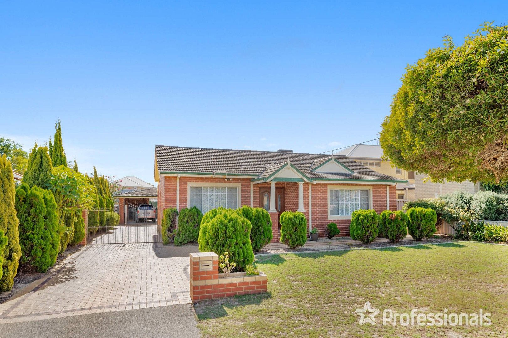 4 Sykes Avenue, Innaloo WA 6018, Image 1