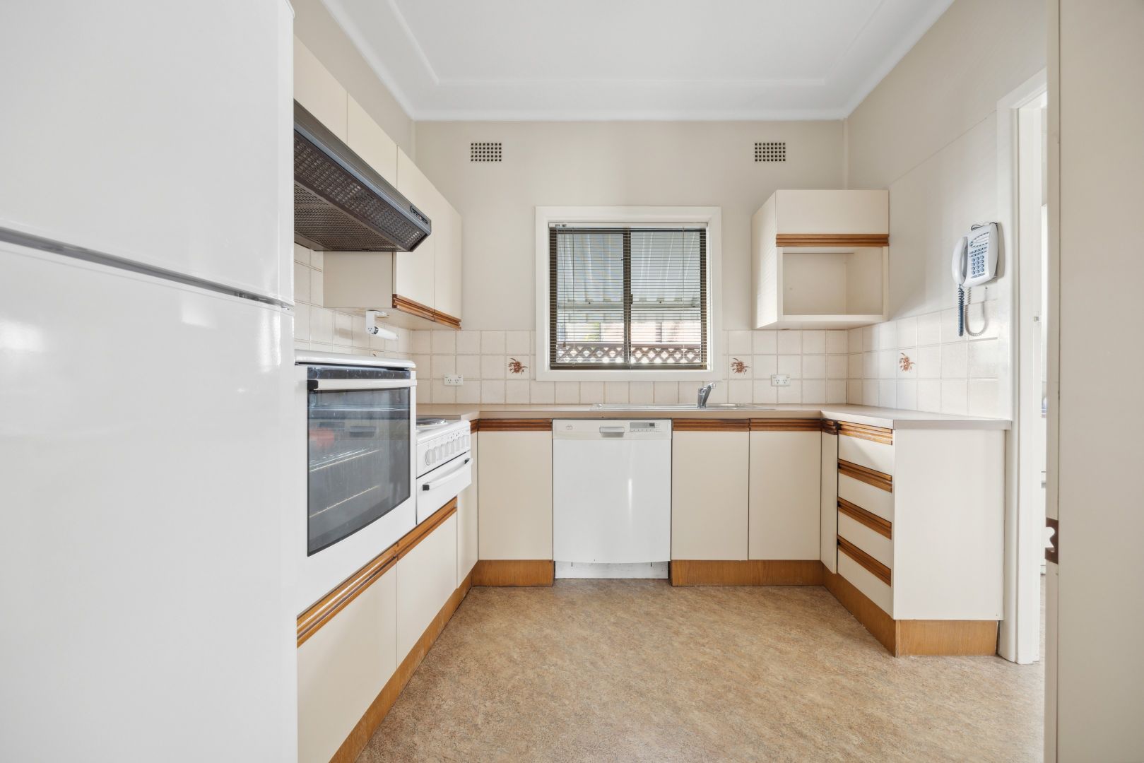 255 The Boulevarde, Miranda NSW 2228, Image 2