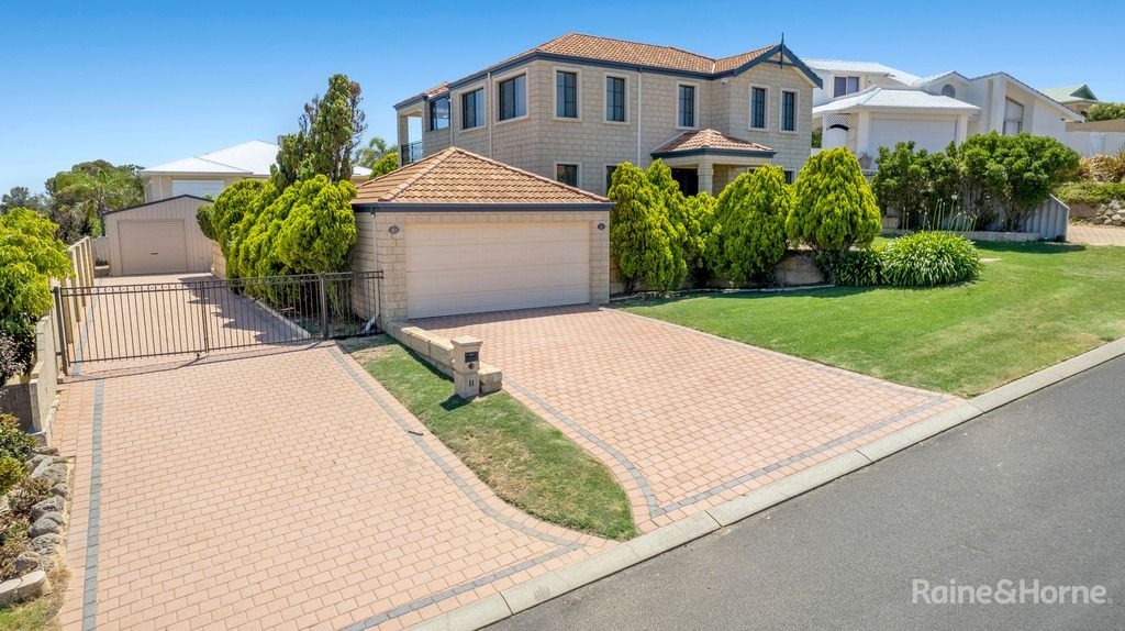 4 bedrooms House in 11 EBONY COURT HALLS HEAD WA, 6210