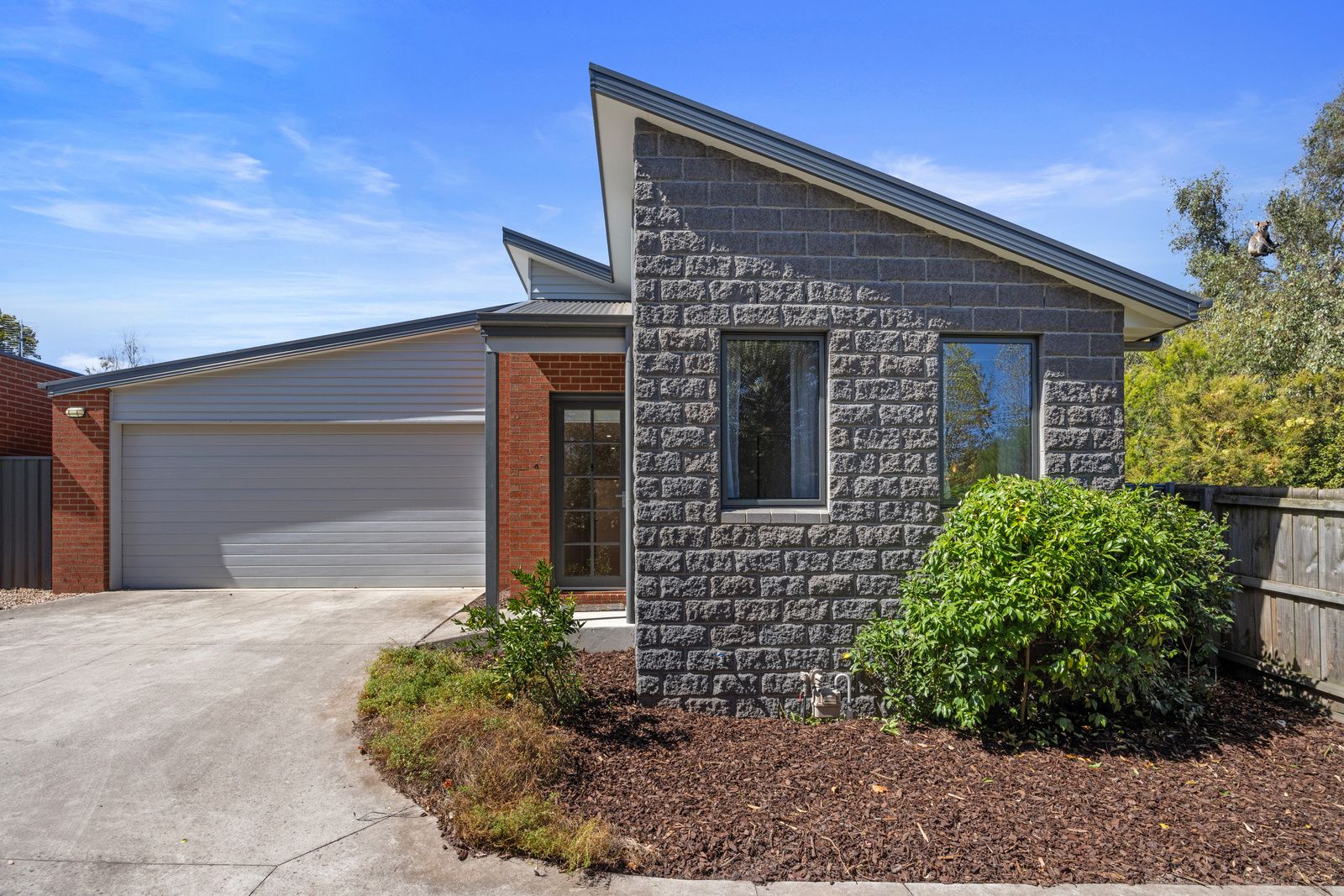3 bedrooms Townhouse in 4/37 Young Street LEONGATHA VIC, 3953