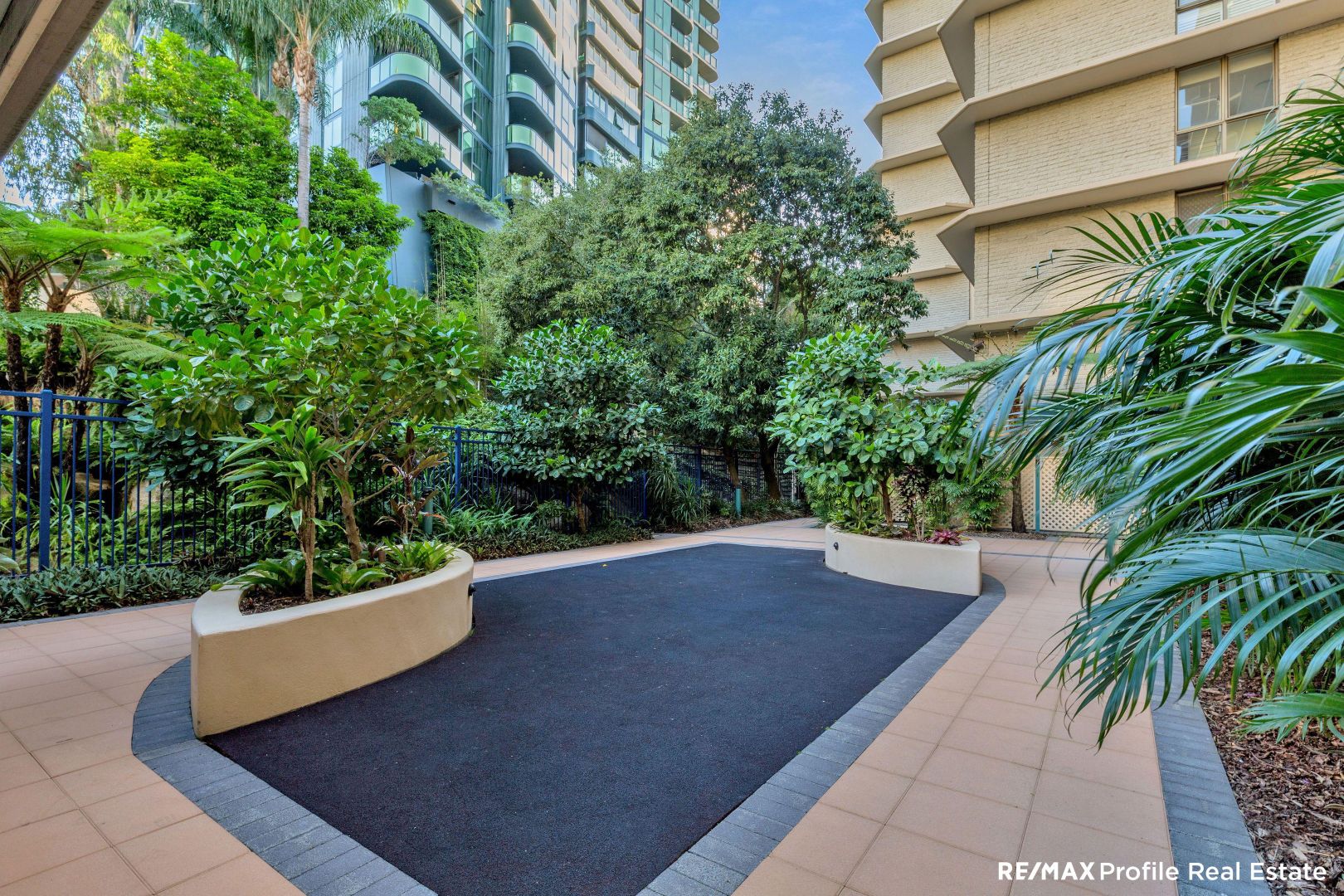 2/10 Lower River Terrace, South Brisbane QLD 4101 Apartment For Rent