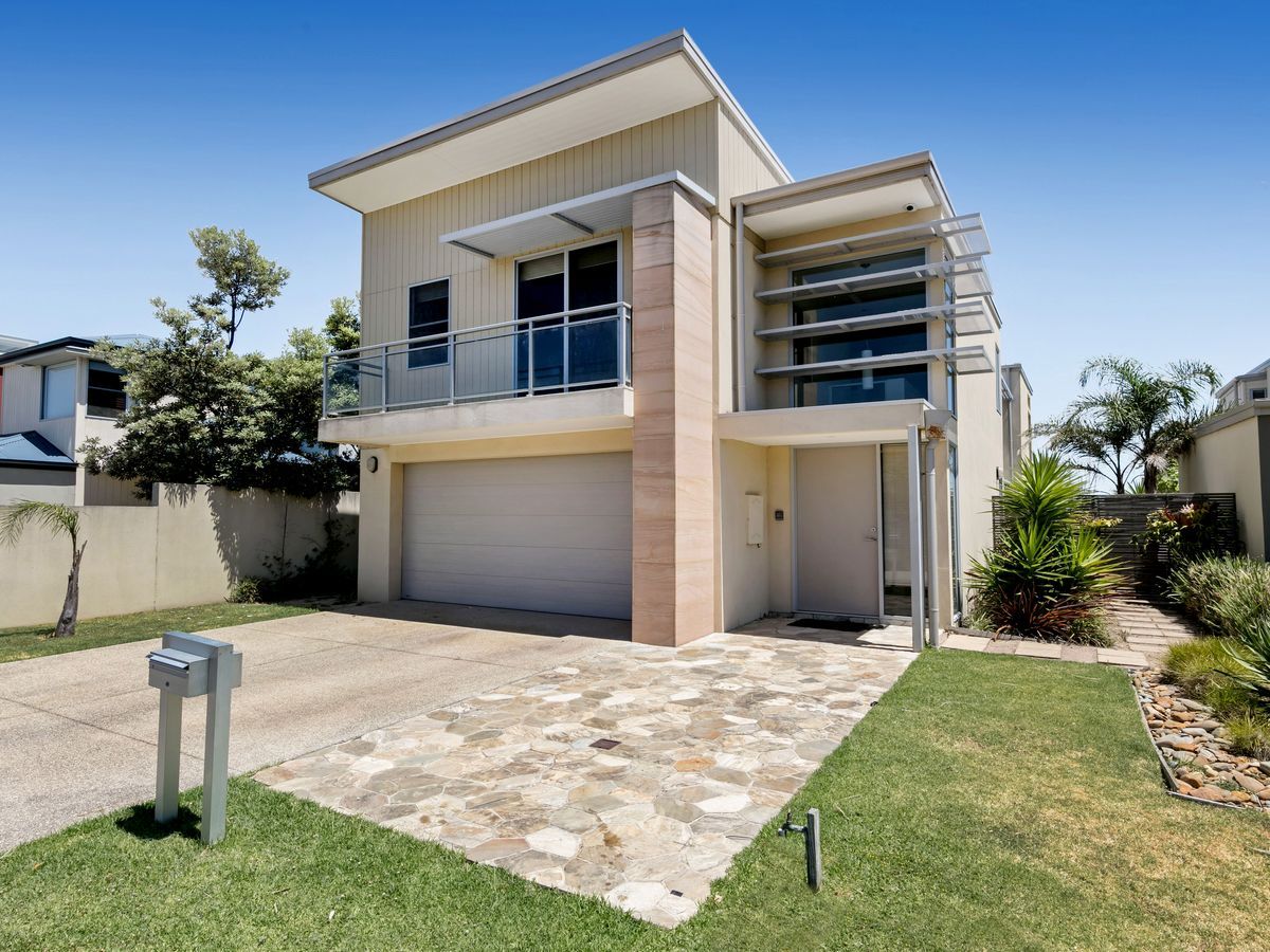 8 Seaspray Close, Safety Beach VIC 3936, Image 1