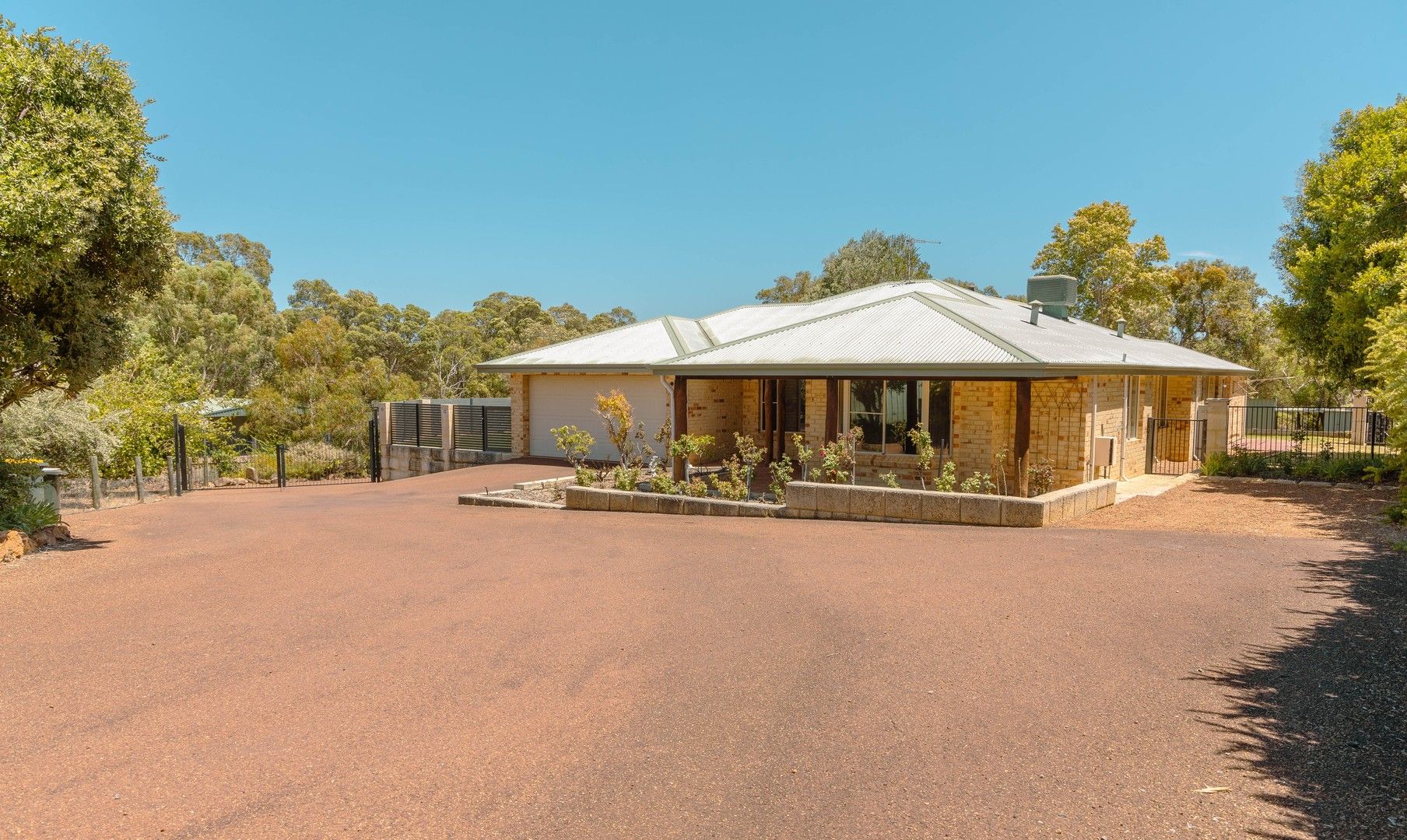 4 bedrooms House in 9 White Gum Rise BYFORD WA, 6122