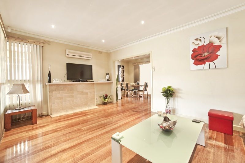 3 bedrooms House in 11 Walsh Avenue MOORABBIN VIC, 3189