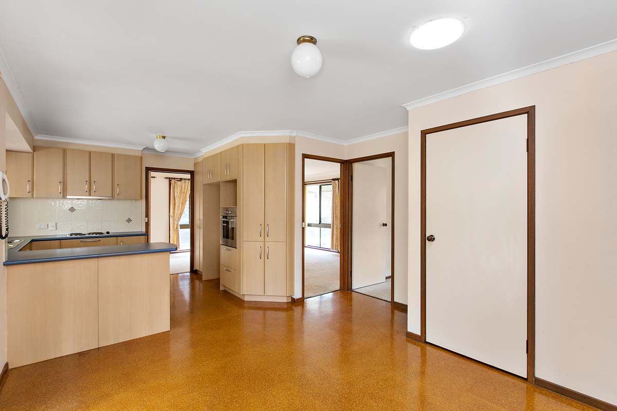 4 Buscall Court, Sinnamon Park QLD 4073, Image 2