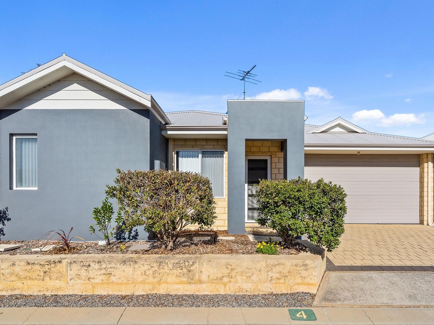 3 bedrooms Apartment / Unit / Flat in 4/21 Southmead Green ERSKINE WA, 6210