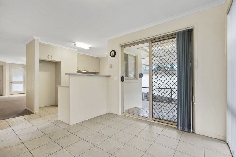 52 Riverview Crescent, Catalina NSW 2536, Image 2