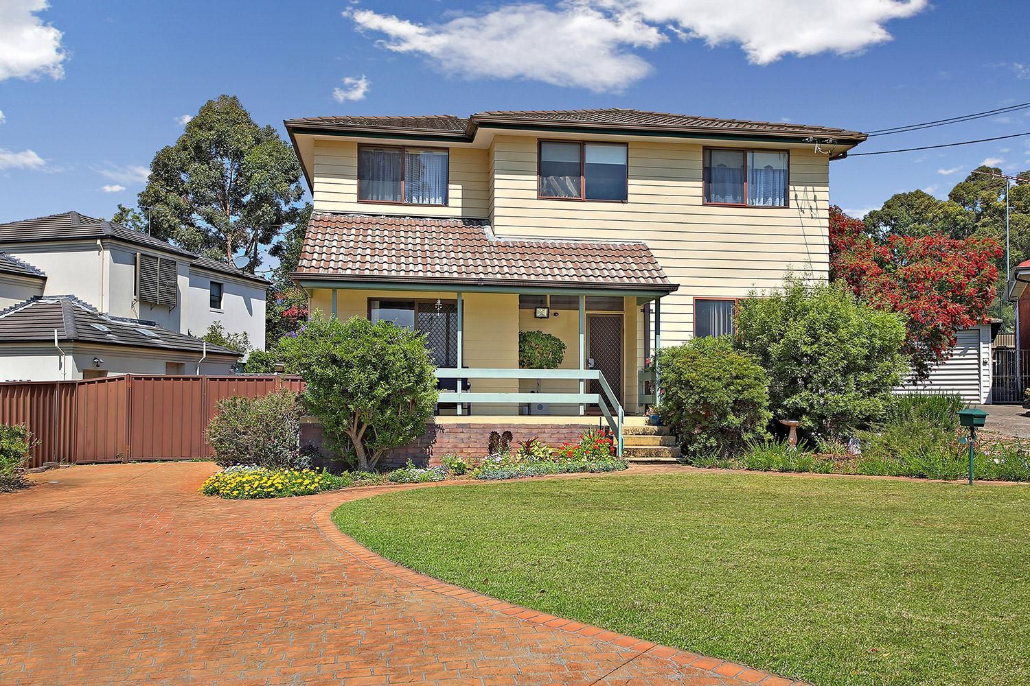 10 Uki Avenue, Picnic Point NSW 2213, Image 0