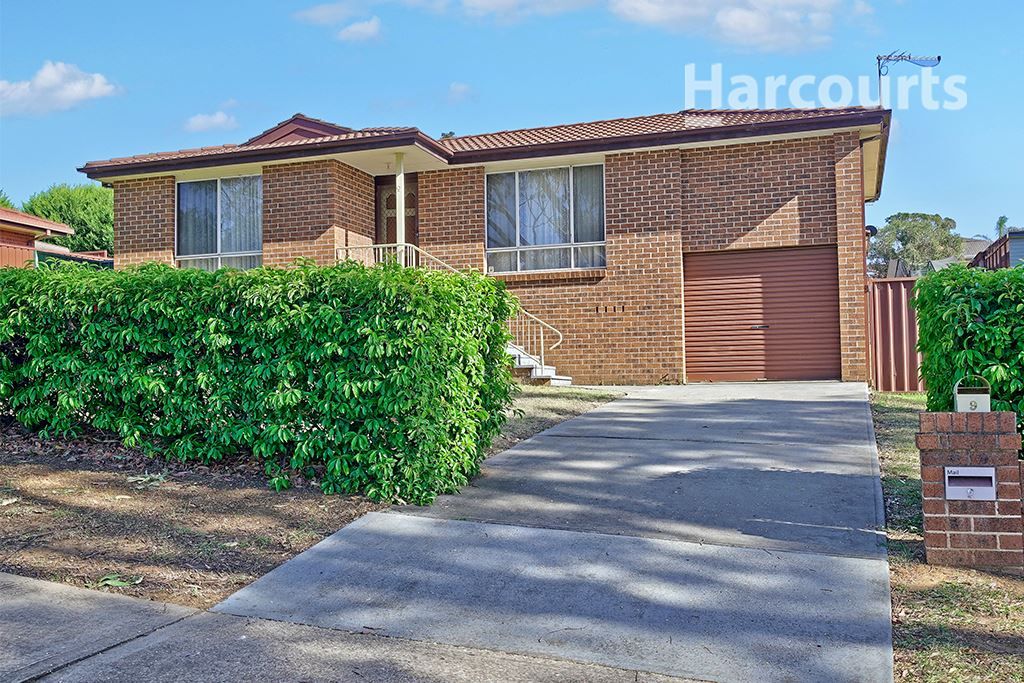 9 Copperfield Drive, Ambarvale NSW 2560, Image 0