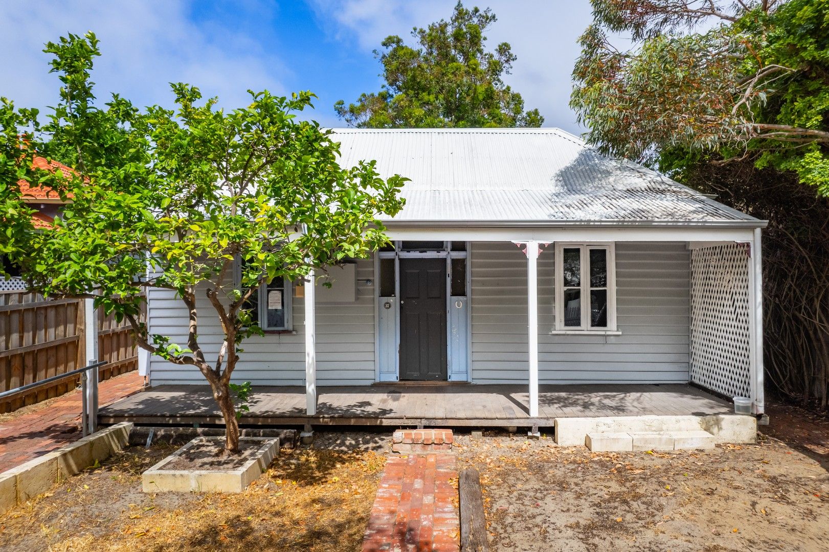 4 bedrooms House in 37 Kanimbla Road NEDLANDS WA, 6009