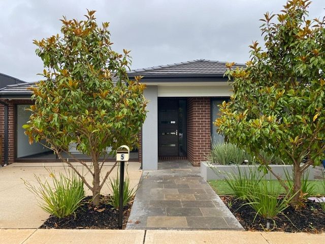 4 bedrooms House in 5 Fenway Street STRATHTULLOH VIC, 3338